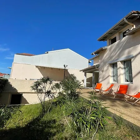 Casa vacanze Spacieuse Proche Plage, Clim, Garage, Terrasse, Barbecue - Fr-1-413-237